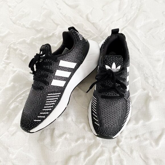 adidas Women's Swift Run 22 Running Shoe Size 5.5 New - Picture 5 of 7